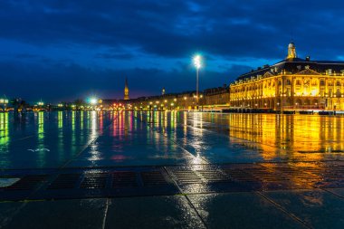 Fransa, Bordeaux 'da gece vakti Bourse Meydanı