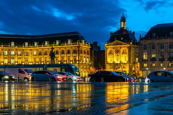 Place de la Bourse 's nachts in Bordeaux, Frankrijk — Stockfoto