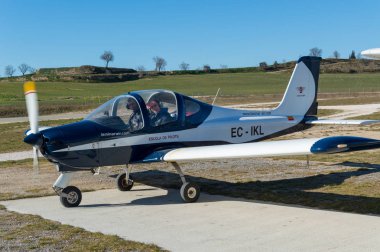 Tecnam P96 uçak iniş kalkış.