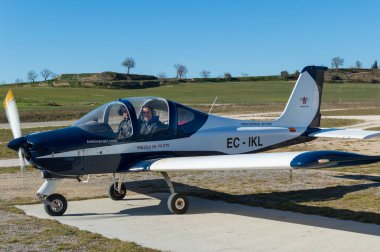 Tecnam P96 uçak iniş kalkış.
