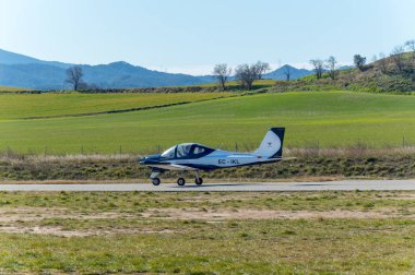 Tecnam P96 uçak iniş kalkış.