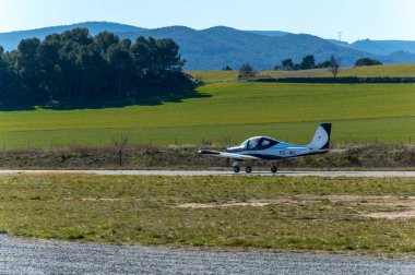 Tecnam P96 uçak iniş kalkış.