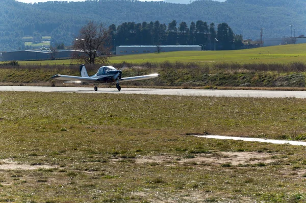 Tecnam P96 αεροπλάνο προσγείωση απογειώνονται. — Φωτογραφία Αρχείου