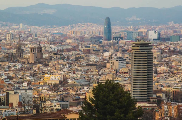 Barcelona város a Montjuic-hegy, Katalónia, Spanyolország. — Stock Fotó