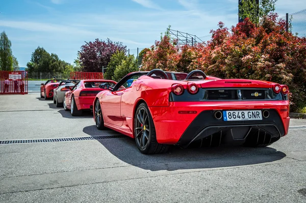 Ferrari 430 Scuderia w Circuit de Barcelona, Katalonia, Hiszpania. — Zdjęcie stockowe