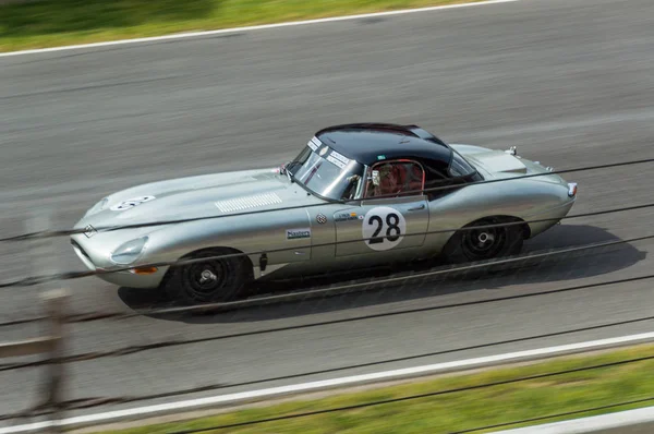 Jaguar E-Type в Circuit de Barcelona, Catalonia, Spain . — стоковое фото