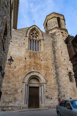 Peyzaj ortaçağ köyü BESALU, Katalonya, Ispanya