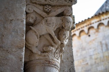 Peyzaj ortaçağ köyü BESALU, Katalonya, Ispanya