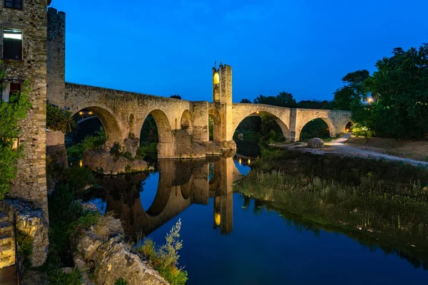 Μεσαιωνικό χωριό τοπίου Besalu, Καταλονία, Ισπανία — Φωτογραφία Αρχείου