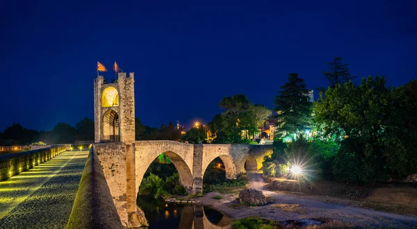 Paisagem vila medieval Besalu, Catalunha, Espanha — Fotografia de Stock