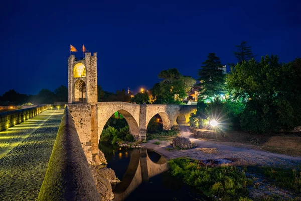 Paisagem vila medieval Besalu, Catalunha, Espanha — Fotografia de Stock