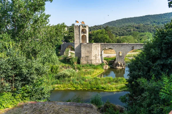 Μεσαιωνικό χωριό τοπίου Besalu, Καταλονία, Ισπανία — Φωτογραφία Αρχείου