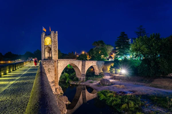 Μεσαιωνικό χωριό τοπίου Besalu, Καταλονία, Ισπανία — Φωτογραφία Αρχείου