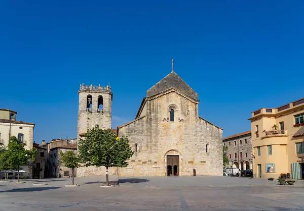 Krajobraz średniowieczna wioska Besalu, Katalonia, Hiszpania — Zdjęcie stockowe
