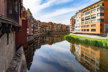Katalonya, İspanya 'daki Girona şehrinin manzarası.