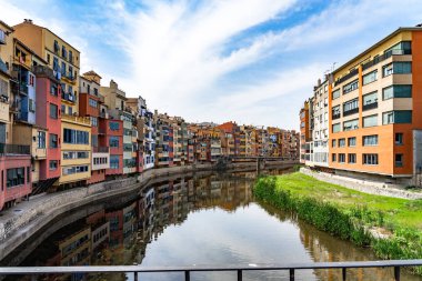 Katalonya, İspanya 'daki Girona şehrinin manzarası.