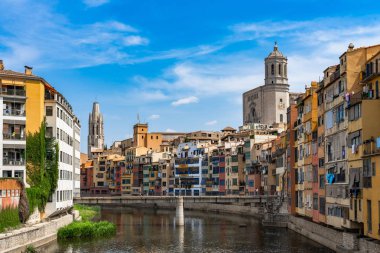 Katalonya, İspanya 'daki Girona şehrinin manzarası.
