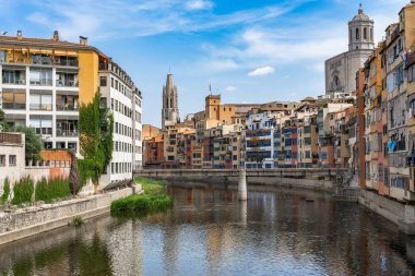 Katalonya, İspanya 'daki Girona şehrinin manzarası.