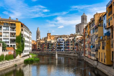 Katalonya, İspanya 'daki Girona şehrinin manzarası.