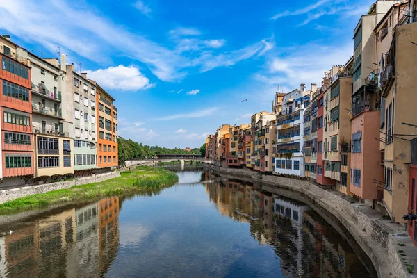 Katalonya, İspanya 'daki Girona şehrinin manzarası.