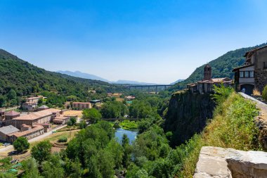 Castefollit de la Roca 'nın ortaçağ köyü, Katalonya, İspanya