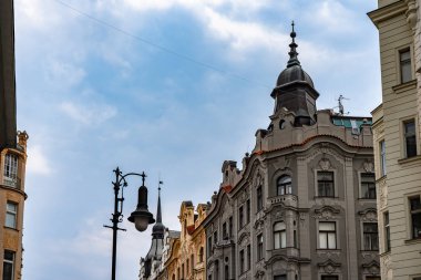 Çek Cumhuriyeti'nde Prag'ın mimari ve şehir manzarası caddesi.