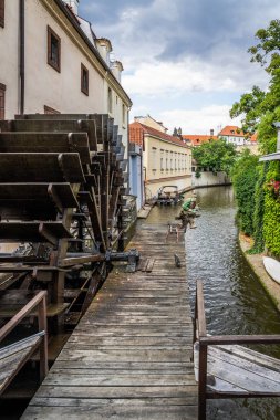 Çek Cumhuriyeti 'nde Prag' da Moldava Nehri gezisi.