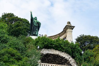 Macaristan, Budapeşte 'deki Şelale Parkı dağ heykeli taşı