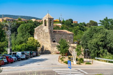 Peyzaj ortaçağ köyü BESALU, Katalonya, Ispanya.