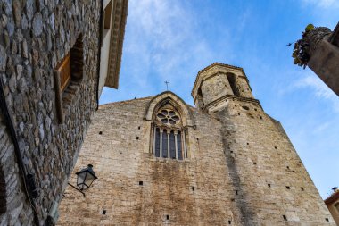 Peyzaj ortaçağ köyü BESALU, Katalonya, Ispanya.