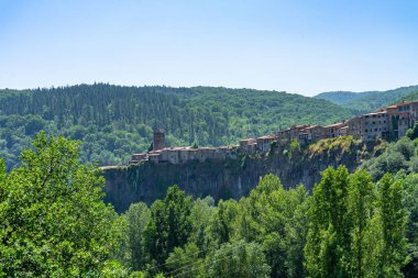 Castefollit de la Roca 'nın ortaçağ köyü, Katalonya, İspanya.