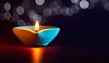 Geleneksel kil diya lambaları diwali kutlaması sırasında yanar