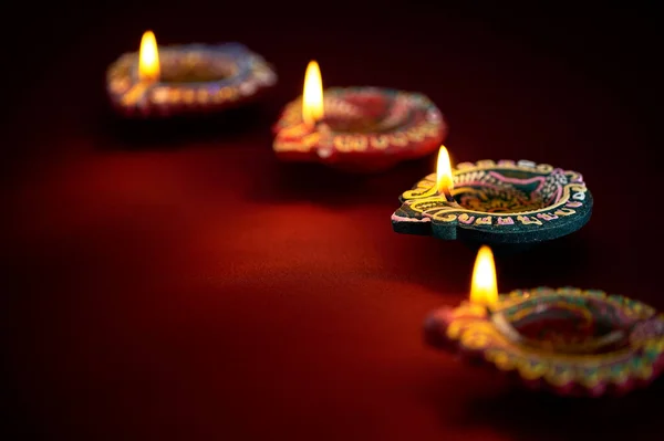 Lâmpadas Coloridas Diya Barro Acesas Durante Celebração Diwali — Fotografia de Stock