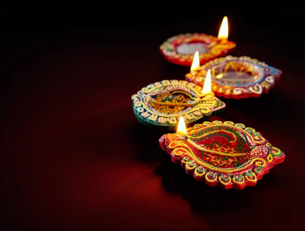 Lâmpadas Coloridas Diya Barro Acesas Durante Celebração Diwali — Fotografia de Stock