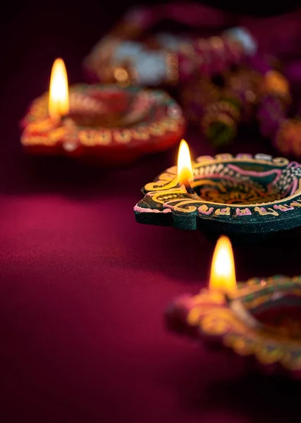 Lâmpadas Coloridas Diya Barro Acesas Durante Celebração Diwali — Fotografia de Stock