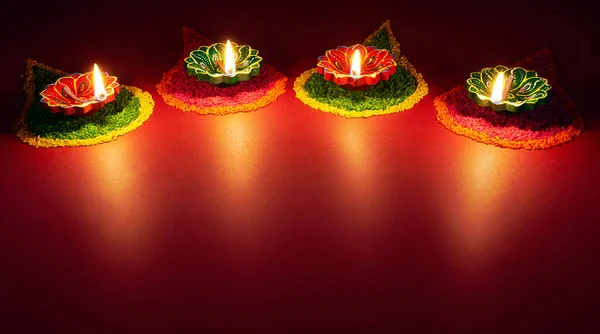 Barevné Hliněné Diya Lampy Svítí Během Diwali Oslavy — Stock fotografie