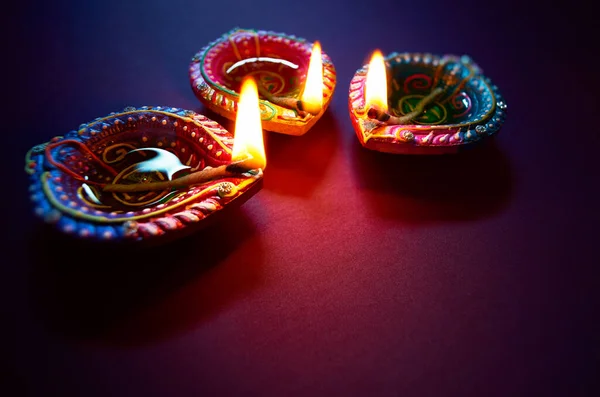 Kolorowe Gliny Diya Lampy Zapalone Podczas Diwali Uroczystości — Zdjęcie stockowe