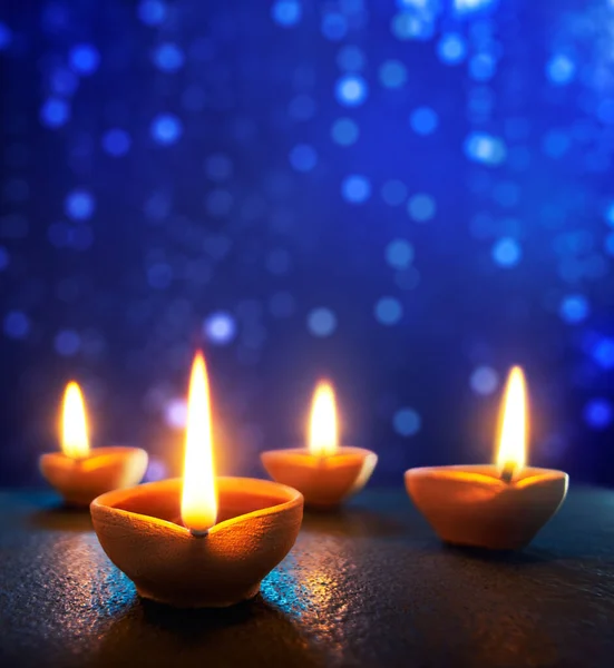 喜庆的Diwali Diya灯在Diwali庆典期间点亮 — 图库照片