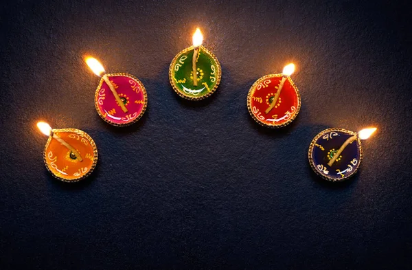 Coloridas Lámparas Arcilla Diya Encendidas Durante Celebración Diwali — Foto de Stock