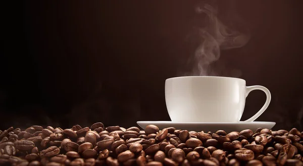 Cup Hot Coffee Smoke Coffee Beans — Stock Photo, Image
