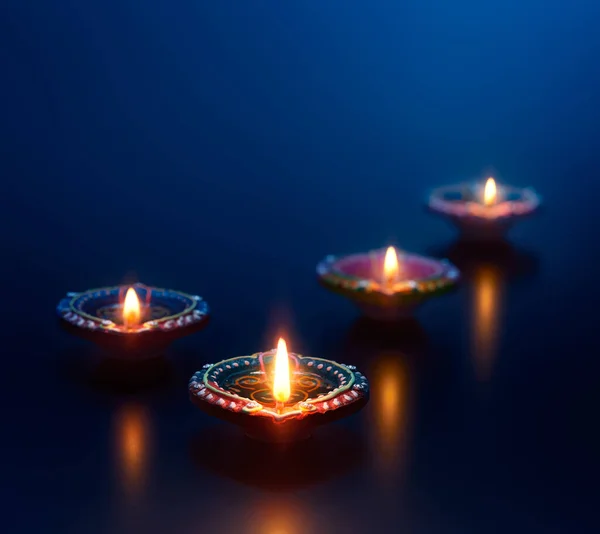Barevné Diya Lampy Rozsvícené Během Diwali Oslavy — Stock fotografie