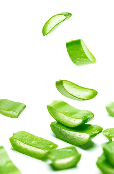 Fette Aloe Vera Isolate Fondo Bianco — Foto Stock