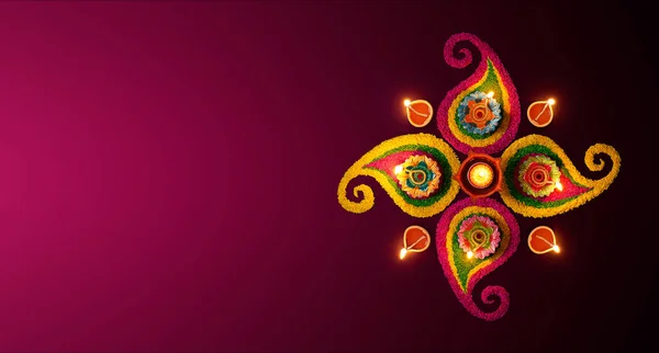 Празднование Дивали Diya Масляные Лампы Зажжены Красочных Ранголи — стоковое фото