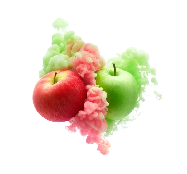 Rote Und Grüne Äpfel Auf Tinte Isoliert Über Weißem Hintergrund — Stockfoto