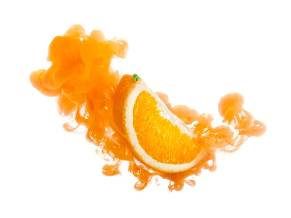 Fruta Naranja Sobre Tinta Aislada Sobre Fondo Blanco — Foto de Stock