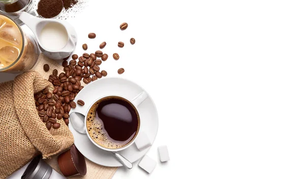 Tasse Heißen Kaffee Und Andere Zutaten Vor Weißem Hintergrund — Stockfoto