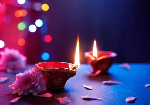 Happy Diwali Diya Lampy Podlaze Bokeh Světlo Pozadí — Stock fotografie