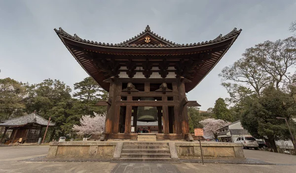 Visa Antika Kyoto Templet Omgivet Träd Dagtid Japan — Stockfoto