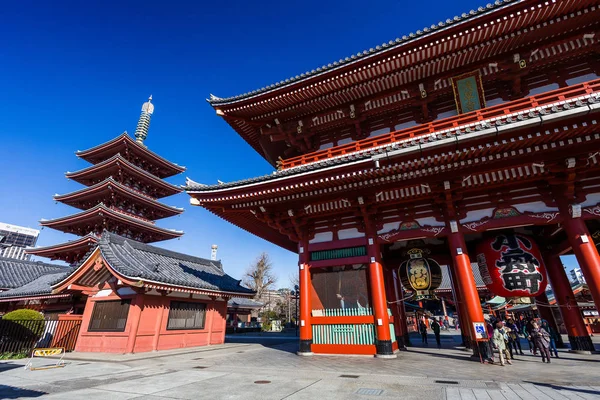 Budist Tapınağı Tokyo Japonya Mavi Gökyüzü Karşı Turist — Stok fotoğraf