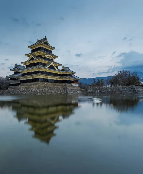 Vista Panorâmica Castelo Matsumoto Japonês Sob Céu Nublado Durante Dia — Fotografia de Stock